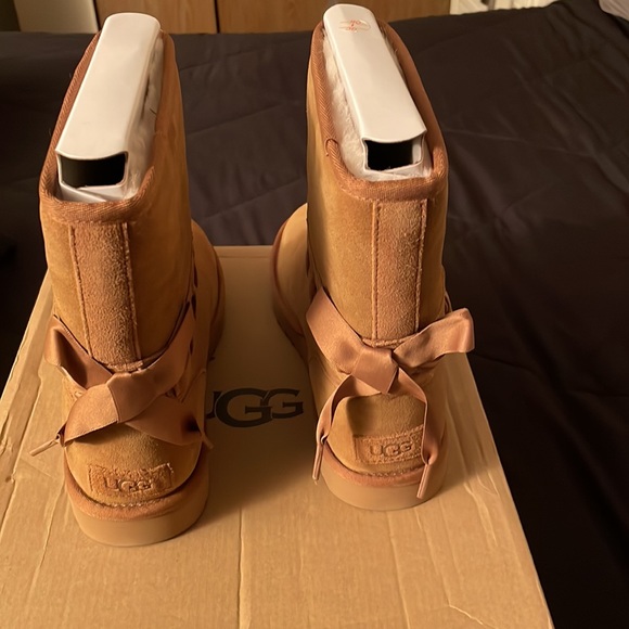 🔥Sale🔥UGG..Beautiful /rare lace corset short ankle Classic boots..NWT..NIB - Picture 2 of 6